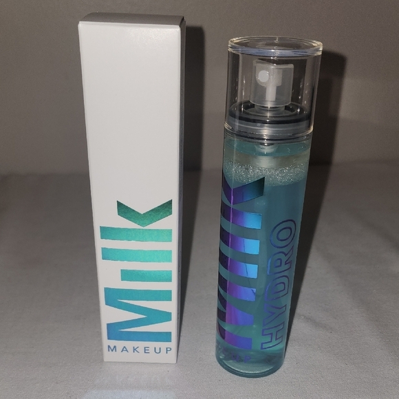 Milk Makeup Setting Spray - Blue and Silver - Picture 8 of 9